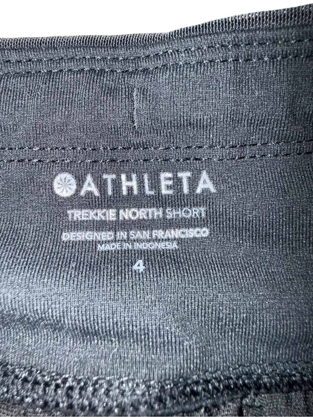 Athleta Trekkie North Mid Rise 3.5” Short - Size 4